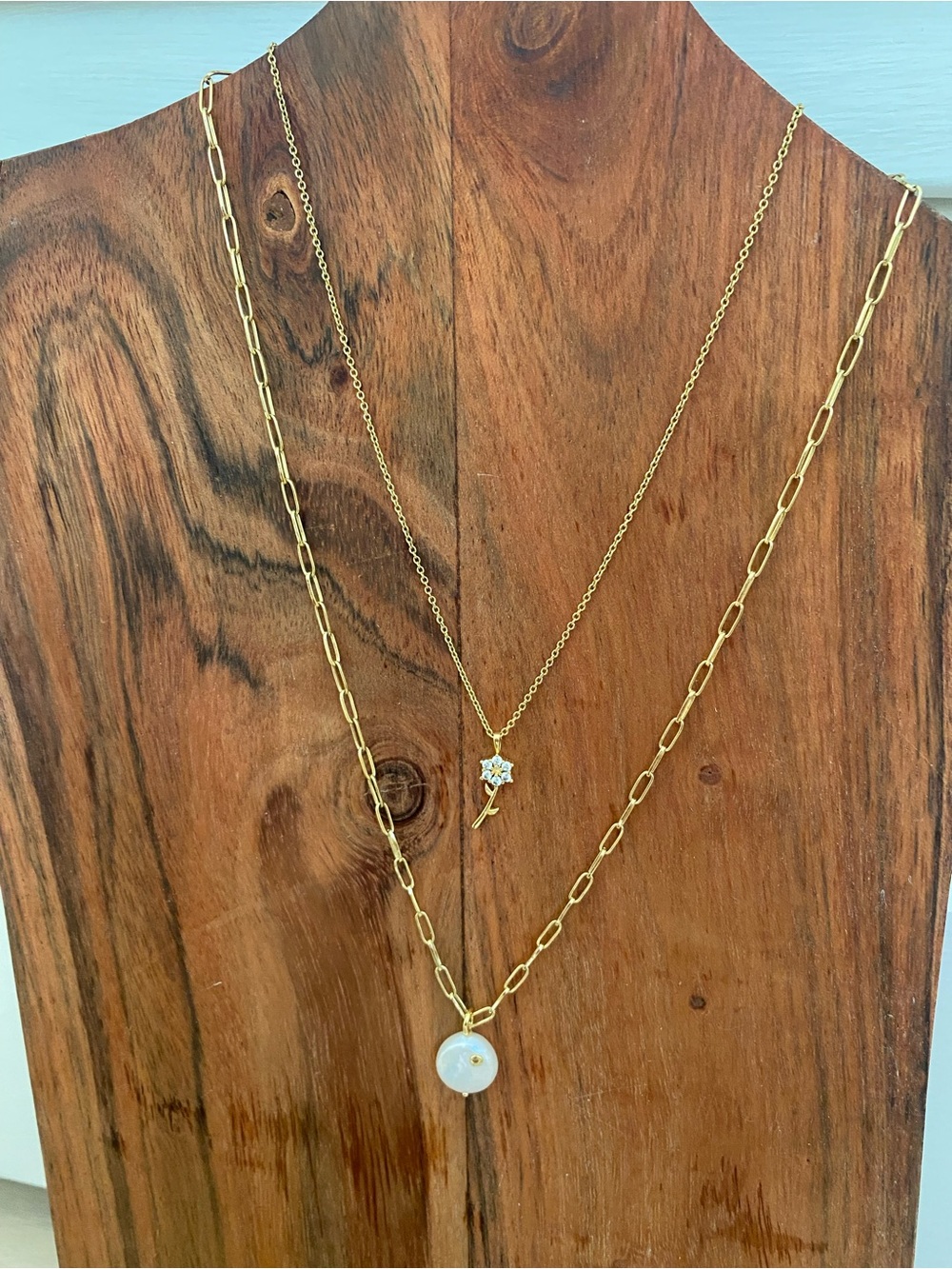 Gorjana Set of 2 Stackable Necklaces - Mother of Pearl + Special Edition Daisy